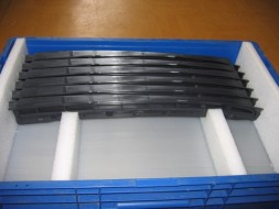 Plastic fixing elements for packaging